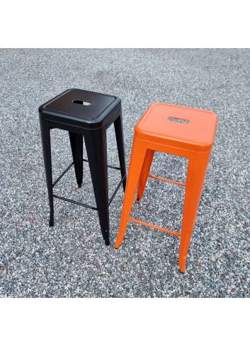 Tabar, disponible en noir et en orange. D'autres couleurs sur demande