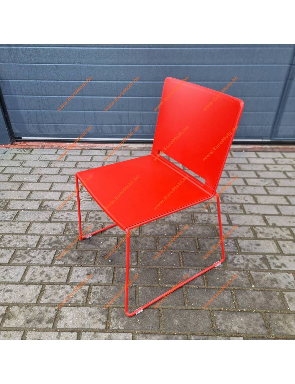 chaise empilable - Filo rouge